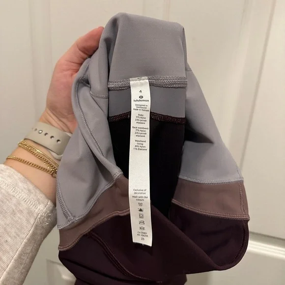 Lululemon In Movement Blocked Tight in Plum Shadow Everlux 25” - Picture 10 of 11